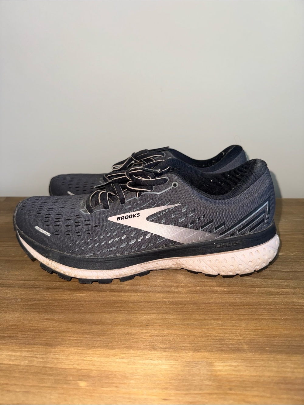 Brooks womens ghost 13 gray and light pink size 8